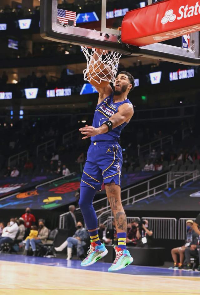 NBA全明星赛明星球员展露才华