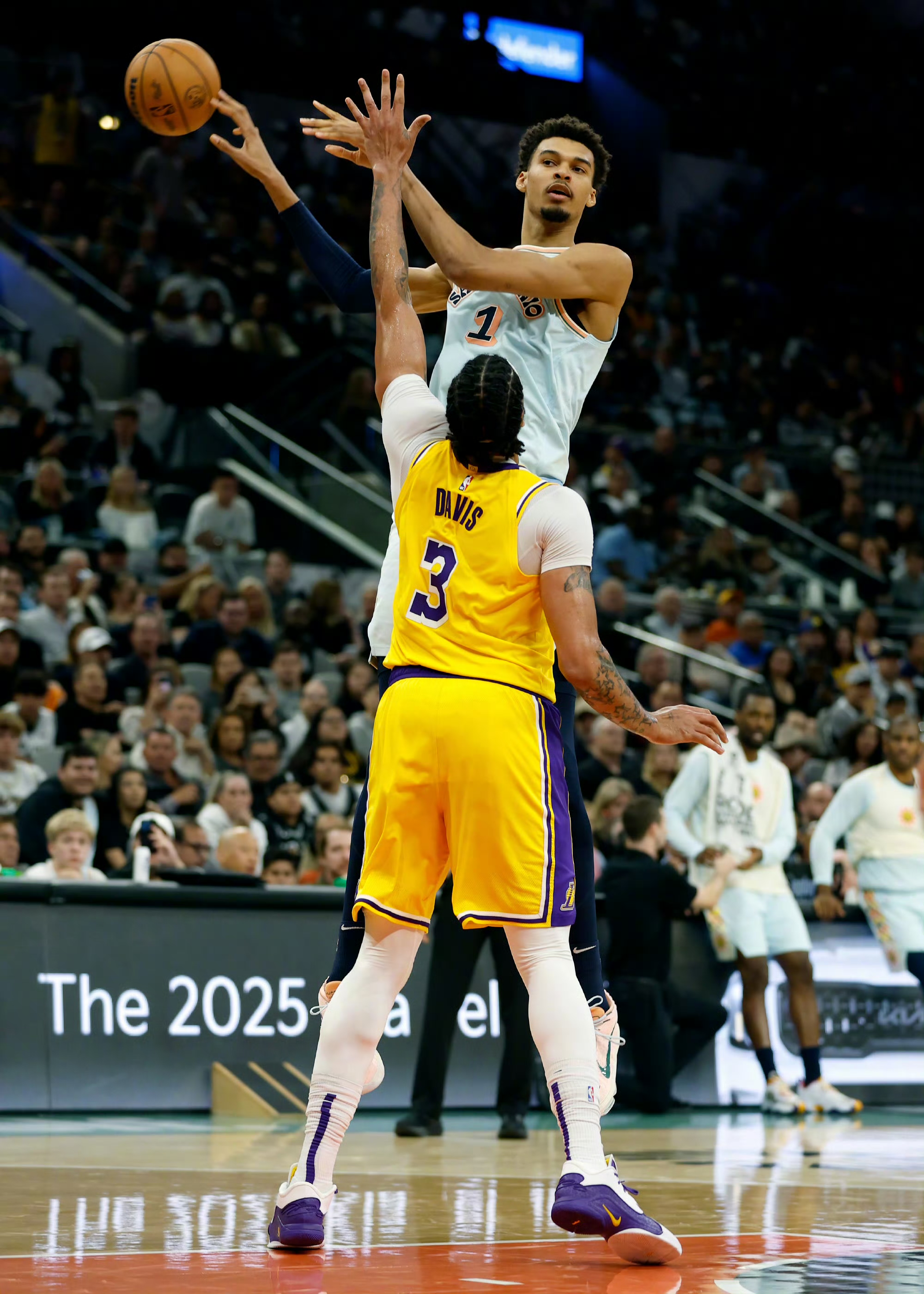 湖人逆转击败活塞,詹姆斯上演大号三双 湖人逆转击败活塞,詹姆斯上演大号三双