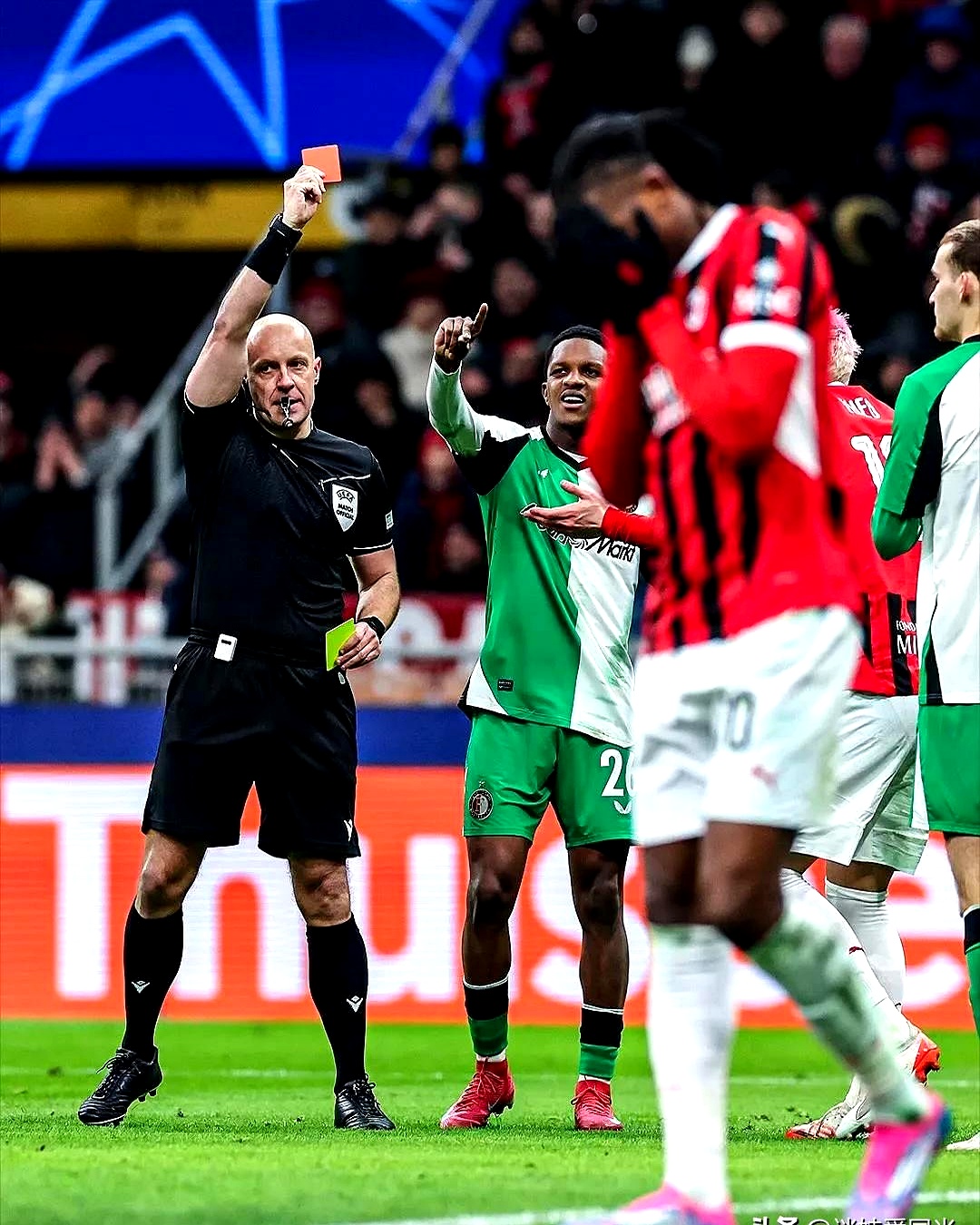 欧冠淘汰赛首回合，球队实力碾压对手的简单介绍